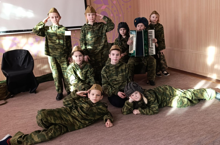 Стихи и песни военных лет.